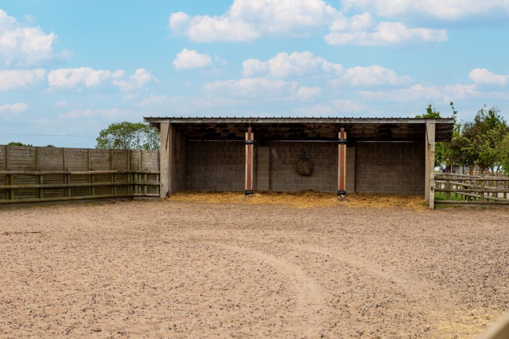 picture of a shelter on a sand pad